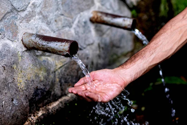 Source of two pipes with crystal clear water — Stock Photo, Image