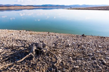 Su deposu kuraklık yüzünden neredeyse boşalmış.