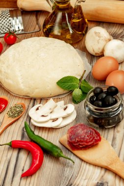 sağlıklı bir pizza için malzemeler