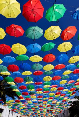 Renkli şemsiyeler
