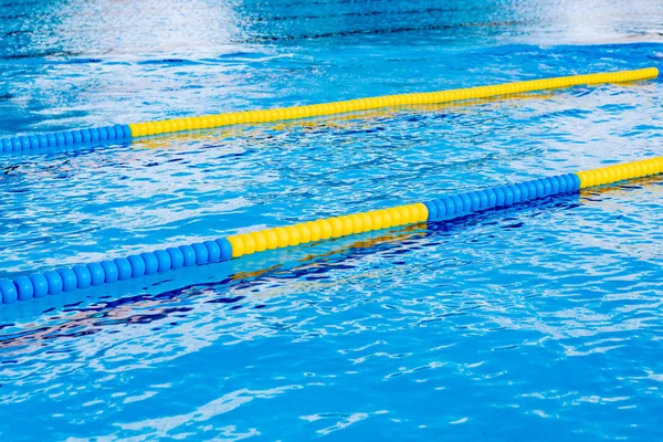 Плавальний басейн готовий до чемпіонату — стокове фото