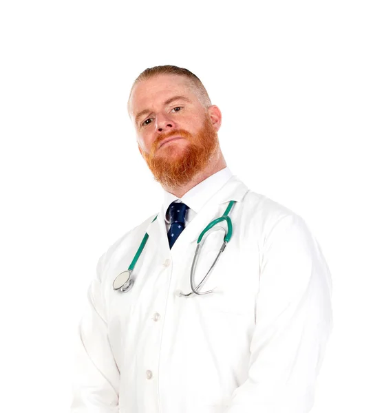 Redhead Lékař Lékařským Pláštěm Izolované Bílém Pozadí — Stock fotografie