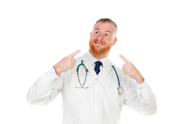 Redhead Lékař Lékařským Pláštěm Izolované Bílém Pozadí — Stock fotografie