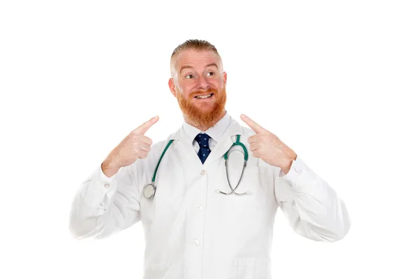 Médico Ruivo Com Vestido Médico Isolado Fundo Branco — Fotografia de Stock