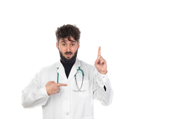Молодий Лікар Бородою Медичній Сукні Ізольовано Білому Тлі — стокове фото