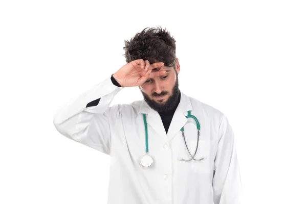 Sakallı Genç Doktor Beyaz Arka Planda Izole Edilmiş Tıbbi Bir — Stok fotoğraf