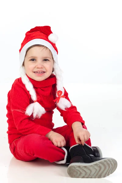 Roligt Barn Bär Röd Jul Hatt Isolerad Vit Bakgrund — Stockfoto