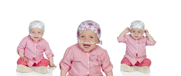 Entzückendes Baby Mit Kopftuch Gegen Die Krankheit — Stockfoto