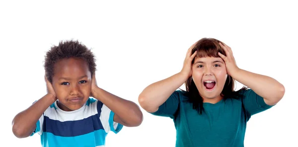 Niños Cubriendo Los Oídos Conmocionados Por Fuerte Sonido Aislado Sobre — Foto de Stock