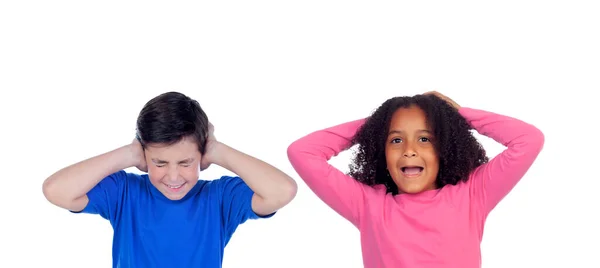 Crianças Cobrindo Ouvidos Chocadas Com Som Alto Isolado Fundo Branco — Fotografia de Stock