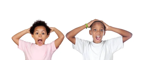 Děti Zakrývají Uši Šokuje Hlasitý Zvuk Izolované Bílém Pozadí — Stock fotografie