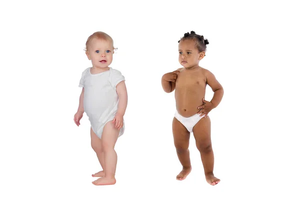Gyönyörű Csecsemők Pelenkában Állva Elszigetelt Fehér Háttér — Stock Fotó