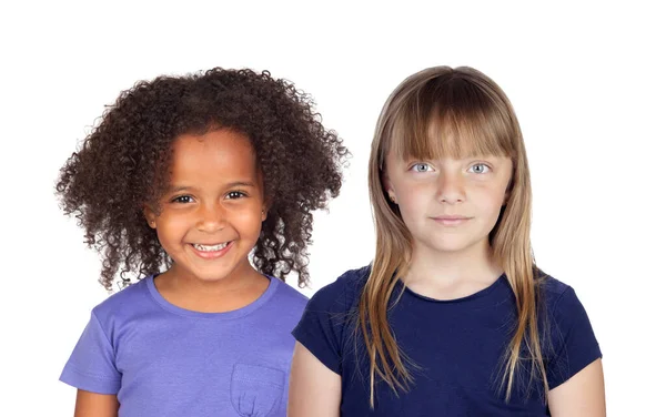 Duas Meninas Bonitas Raças Diferentes Olhando Para Câmera Isolada Fundo — Fotografia de Stock