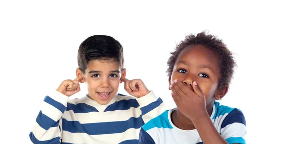 Δύο Παιδιά Ενθουσιασμένα Καλύπτοντας Στόμα Και Αυτιά Απομονωμένα Λευκό Φόντο — Φωτογραφία Αρχείου