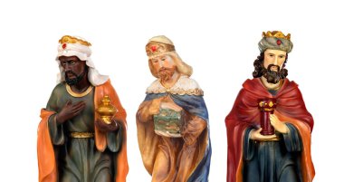 Üç bilge adam. Beyaz arkaplanda izole edilmiş seramik şekiller 