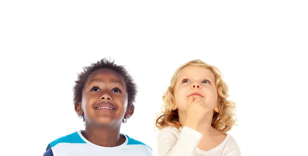 Duas Crianças Engraçadas Olhando Para Cima Isolado Fundo Branco — Fotografia de Stock