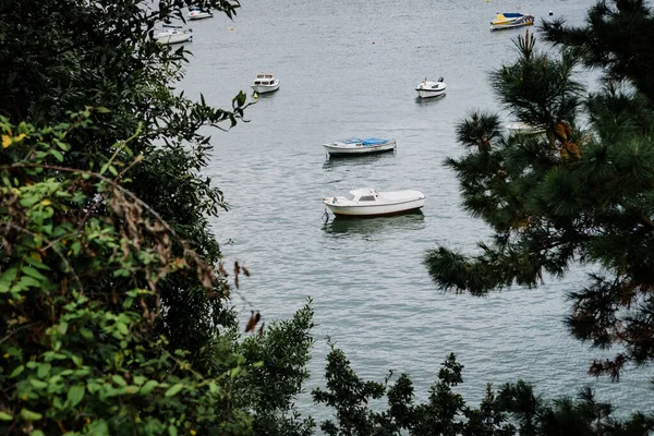Schöne Aussicht Auf Die Spanische Nordküste Mit Kleinen Booten — Stockfoto