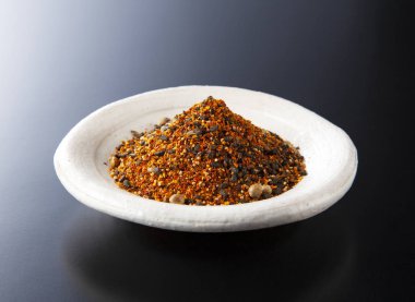 Shichimi biber. Yedi baharat karışımı