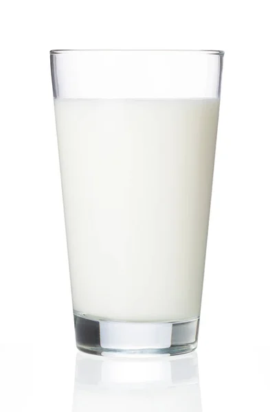 Γάλα Ένα Ποτήρι Τοποθετείται Λευκό Φόντο Φωτογραφίζεται Από Πλάι — Φωτογραφία Αρχείου