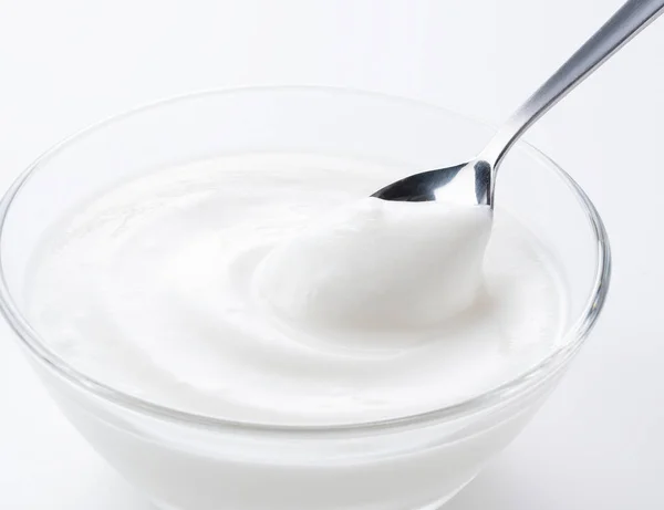 Yoghurt Een Glazen Kom Een Lepel Yoghurt — Stockfoto