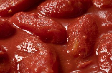 Ekranda domates püresi var..