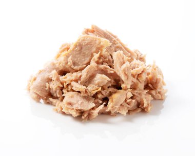 Beyaz arkaplanda ton balığı