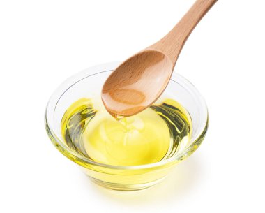 Sebze yağını tahta kaşıkla cam bir kaseye dök..