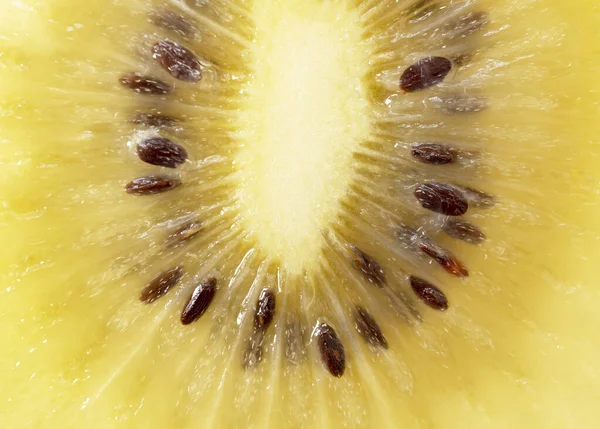 Sluiten Van Een Geslepen Gouden Kiwi — Stockfoto