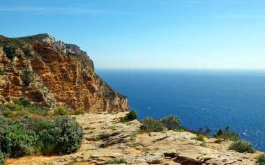 Var kıyısındaki Calanques Ulusal Parkı 'nın uçurumları 