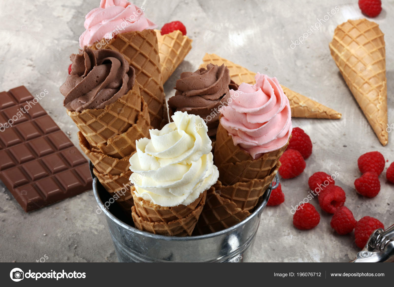 https://st4.depositphotos.com/14670260/19607/i/1600/depositphotos_196076712-stock-photo-vanilla-frozen-yogurt-soft-ice.jpg