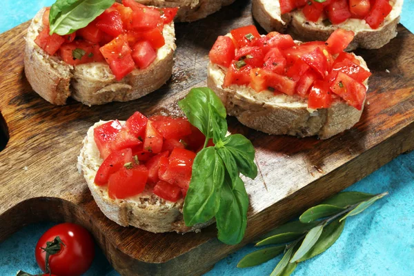 Fresh Tomato Bruschetta Italian Food Appetizer Basil — Stock Photo, Image