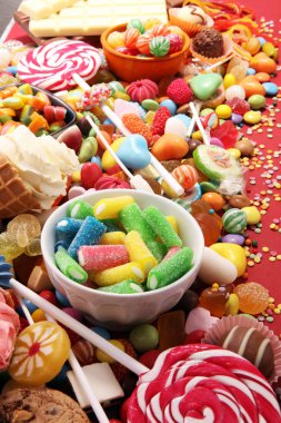 jöle ve şeker ile şekerler. renkli dizi farklı childs tatlılar ve muamele etmek