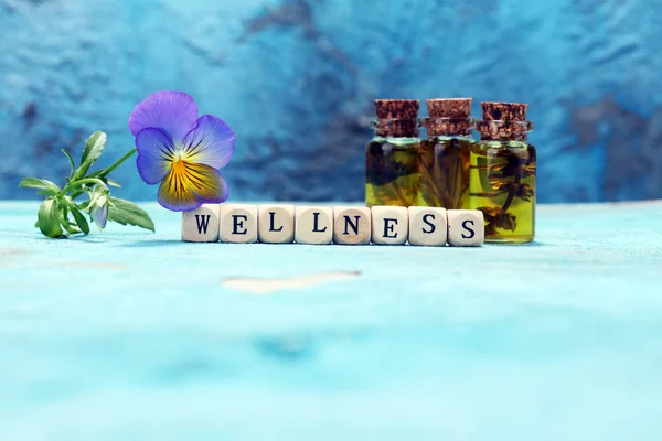 Wellness Schild Mit Holzwürfeln Auf Vintage Hintergrund — Stockfoto