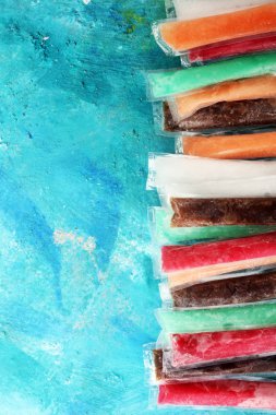 Renkli meyve buz çıkar bar dondurulmuş.