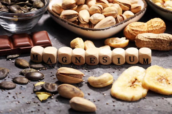 Magnezyum içeren ürünler: muz, kabak çekirdeği, kaju fıstığı, fıstık, Antep fıstığı, koyu çikolata ve susam tohumu