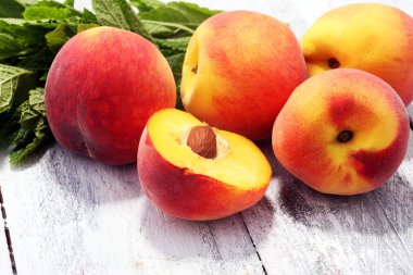 Masada olgun şeftali grubu. Taze şeftali kavramı