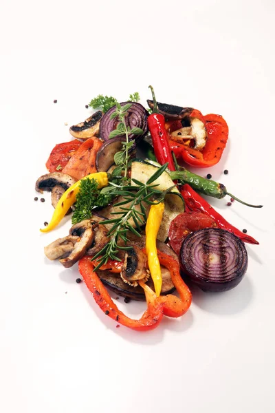 Gegrilde Groenten Tomaten Courgette Paprika Verse Kruiden Vegan Barbecue Concept — Stockfoto