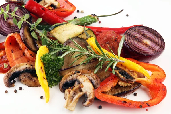 Gegrilde Groenten Tomaten Courgette Paprika Verse Kruiden Vegan Barbecue Concept — Stockfoto