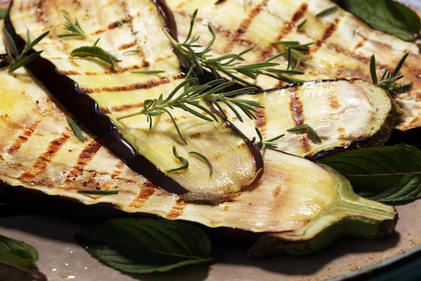 Grillad Aubergine Smaksatt Med Olivolja Vitlök Och Mynta Dietary Vegetariska — Stockfoto