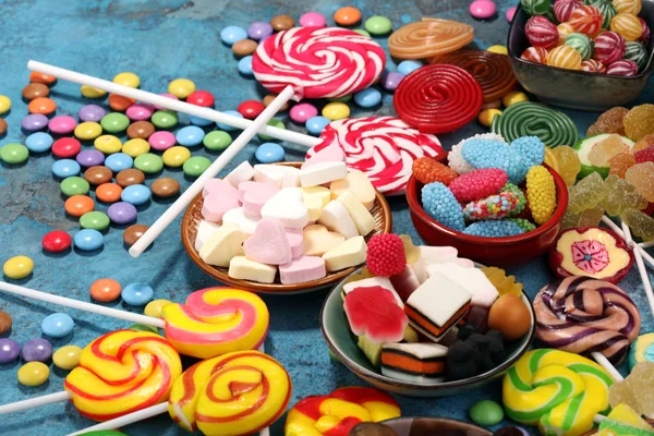 jöle ve şeker ile şekerler. renkli dizi farklı childs tatlılar ve muamele etmek
