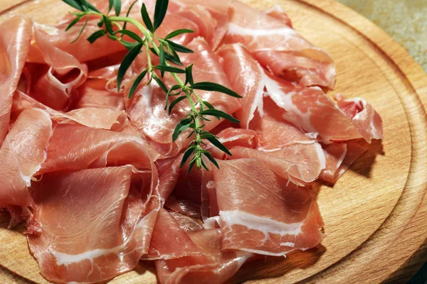 İtalyan prosciutto crudo veya jamon maydanoz ile. Ham ham.