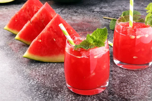 Välsmakande Färskt Aptitretande Vattenmelon Dricka Smoothie Vattenmelon Dricka Glasen Med — Stockfoto