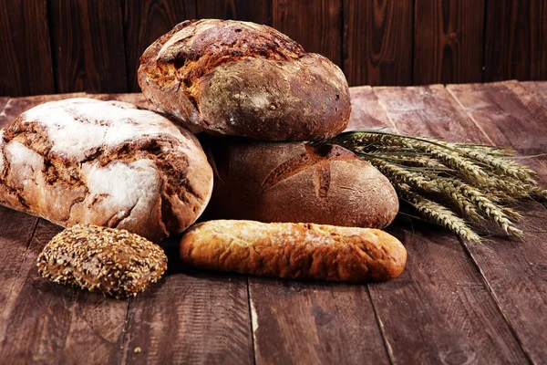 Verschillende Soorten Brood Brood Broodjes Aan Boord Van Bovenaf Keuken — Stockfoto