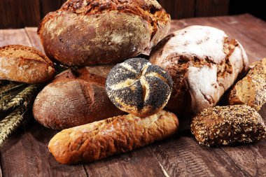 Ekmek ve ekmek çeşitleri gemide yukarıdan alır. Mutfak veya fırın poster tasarımı.