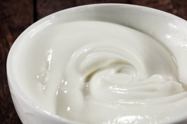 şanti beyaz veya ekşi krema kase yakın çekim