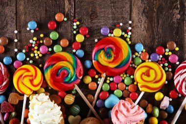 jöle ve şeker ile şekerler. renkli dizi farklı childs tatlılar ve muamele etmek