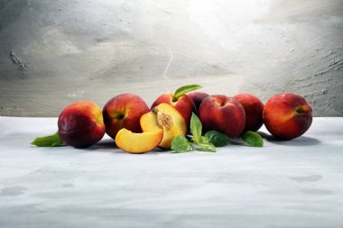 Masada olgun şeftali grubu. Taze şeftali kavramı