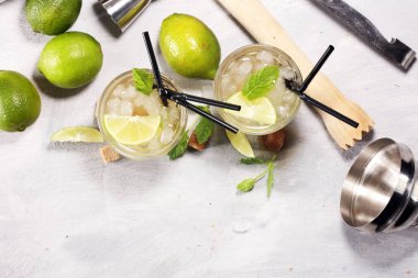 Limon meyve kireç Caipirinha Brezilya. soğuk alkol kokteyl.