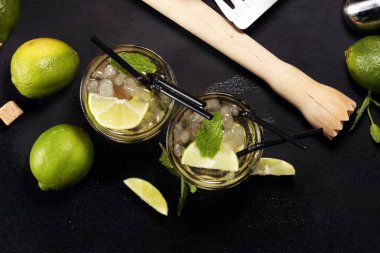 Limon meyve kireç Caipirinha Brezilya. soğuk alkol kokteyl.