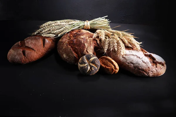 Ekmek ve ekmek çeşitleri gemide yukarıdan alır. Mutfak veya fırın poster tasarımı.